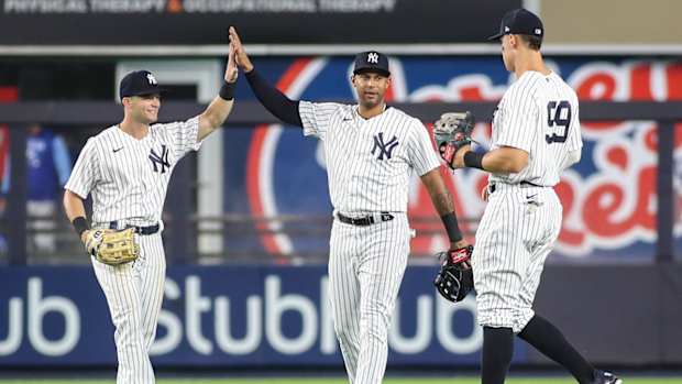 Former Yankees OF Aaron Hicks Signs With Division Rival After Release
